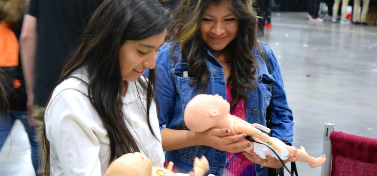 Kaiser Permanente’s summer camp pays students to explore healthcare careers